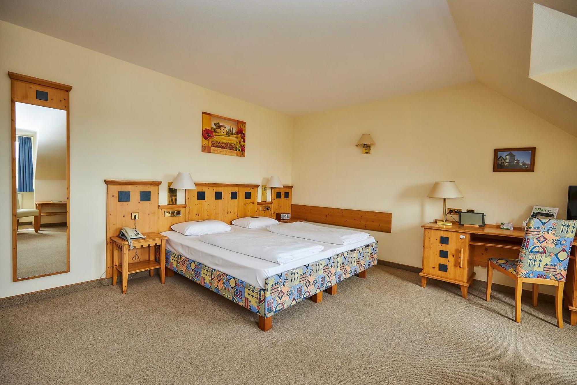 Flair-Hotel Zum Benediktiner Schwarzach am Main Eksteriør billede