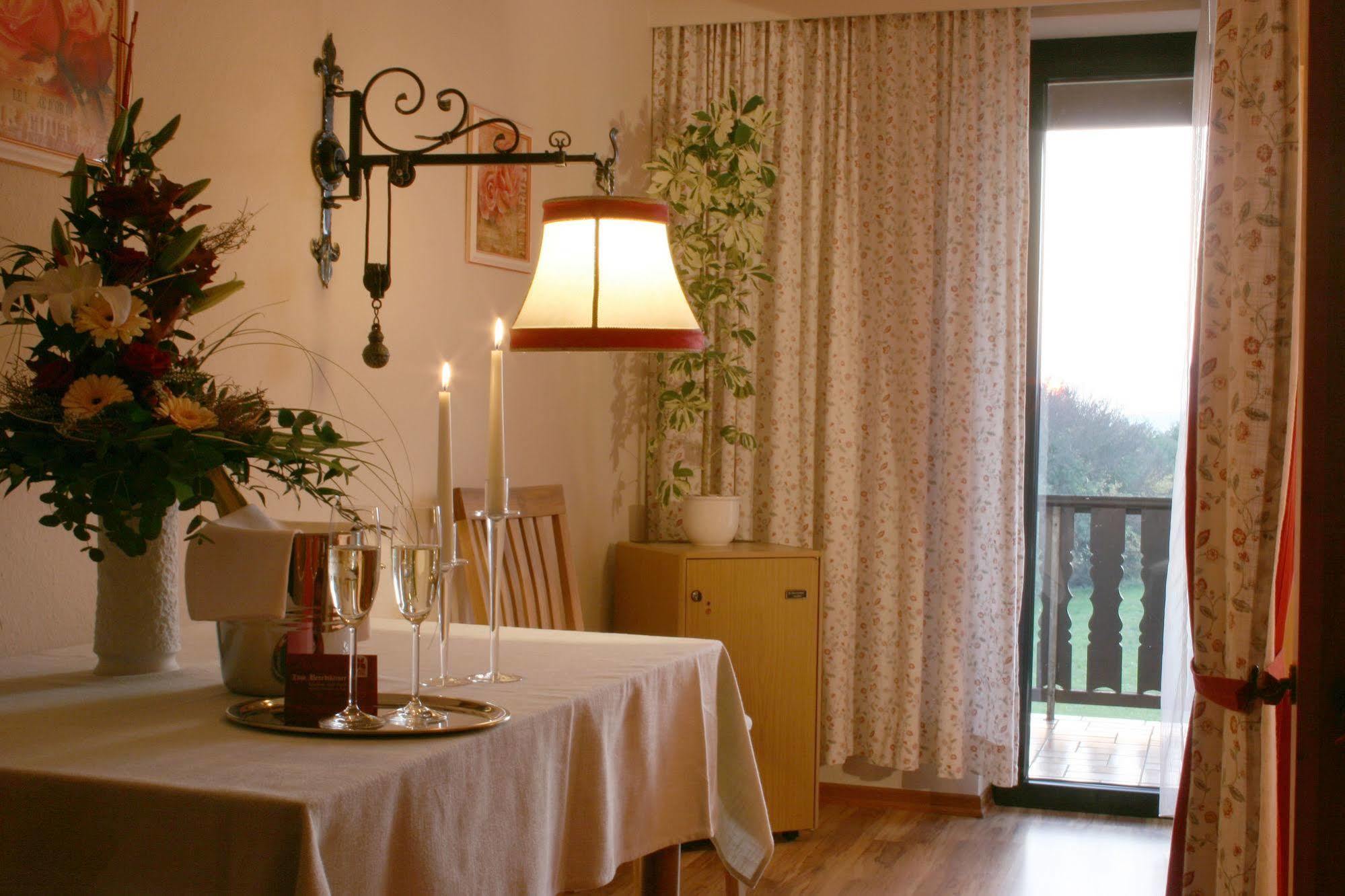 Flair-Hotel Zum Benediktiner Schwarzach am Main Eksteriør billede
